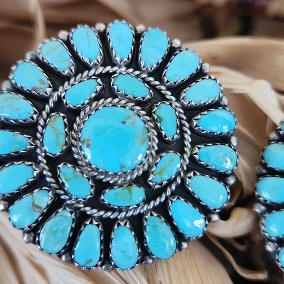 Stunning Vintage Native American Navajo Turquoise Flower Cluster Earrings 🩵🎁